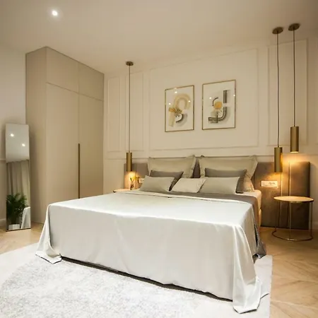 Club 5 Boutique Pensión 4*